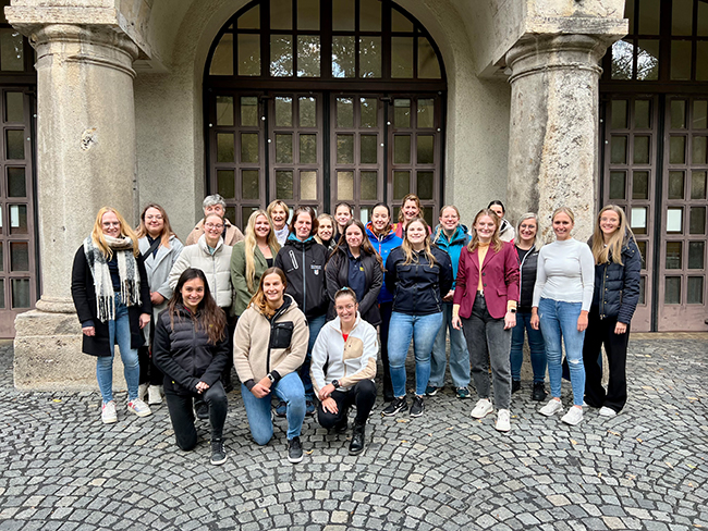 Werkfeuerwehrverband Bayern e.V.: 1. Treffen der Frauen in München 10 WFV Bayern Frauentreffen 10s
