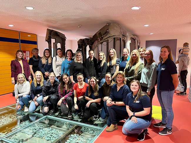Werkfeuerwehrverband Bayern e.V.: 1. Treffen der Frauen in München 2 Werkfeuerwehrverband Bayern e.V.: 1. Treffen der Frauen in München Gruppenbild