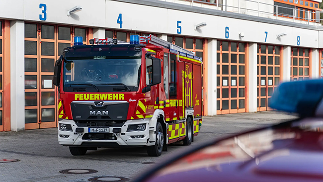 Start der „Munich Fire Science Partnership“ 2 Löschfahrzeug der TUM