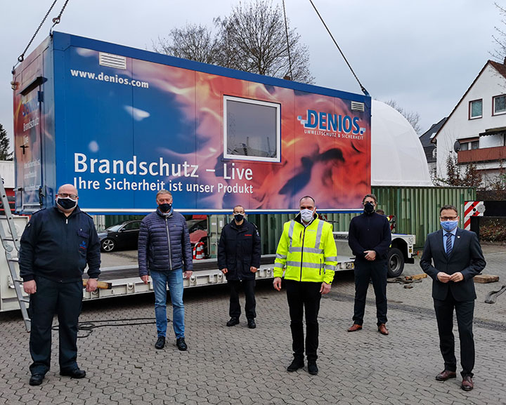 DENIOS spendet Brandsimulationssystem an die Feuerwehr Bad Oeynhausen