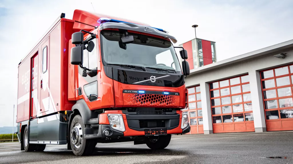 Volvo Trucks und Rosenbauer zeigen E-Lkw für die Feuerwehr bei der Interschutz 2022